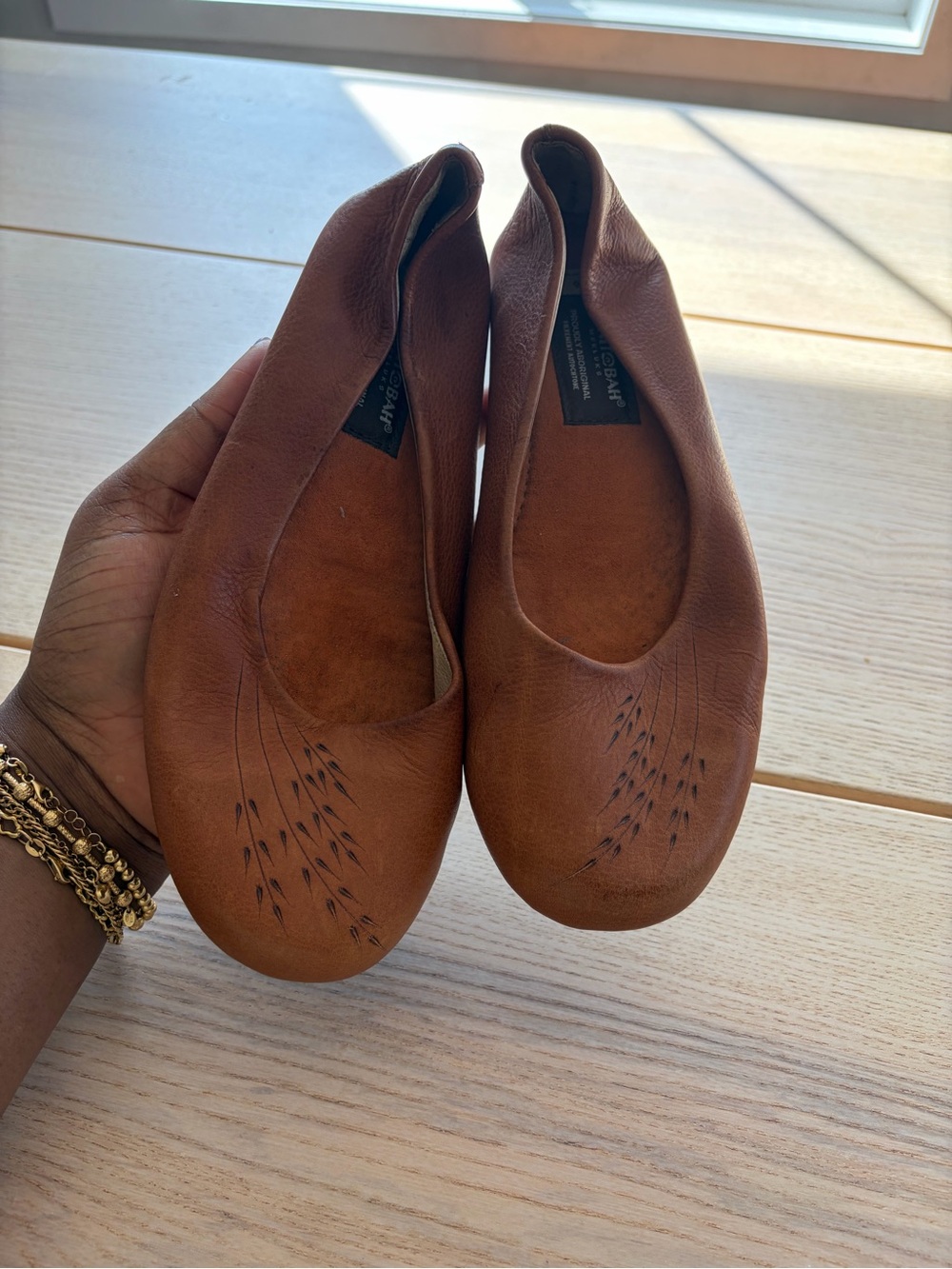 Manitobah mukulus Soft Tan Leather Ballet Flats - Classic Slip-On Style